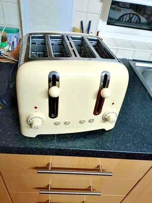 Dualit 4 Slot High Gloss Lite Toaster Beige, 46205 - Image 1 of 4