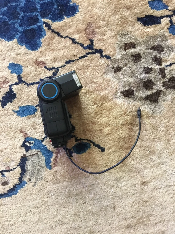 Vintage Sakar Auto 278 Electronic Flash For 35mm Film Cameras - Image 1 of 4