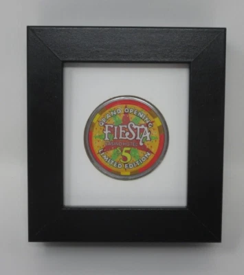 CASINO POKER CHIP (NOT INCLUDED) SMALL DISPLAY FRAME - Image 1 of 4