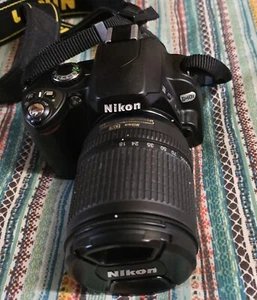 Nikon D40x DSLR Camera 10.2MP Nikon DX AF-S 18-135mm Lens plus Extras - Picture 1 of 11
