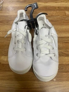 Wonder Nation unisex size 1 Casual Bump Toe Sneakers, white - Picture 1 of 6