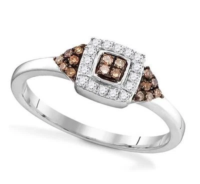 Anillo de diamantes marrón chocolate y blanco de oro blanco de 10 quilates banda cuadrada con racimo de .20 quilates Foto 1 de 2