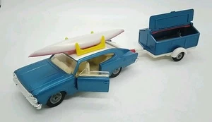 Corgi Toys blu/bianco Marlin Rambler-Fastback con rimorchio Pennyburn parti in movimento - Foto 1 di 17