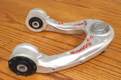 Brazo de control superior delantero derecho Aston Martin V8 Vantage 2010 (buena rótula) 33 k Foto 1 de 4