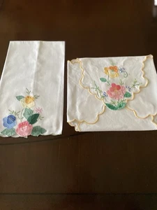 Vintage ~ Rollkorbeinsatz und Gästetuch ~ weiß mit gestickter Applikation Blumen - Bild 1 von 8