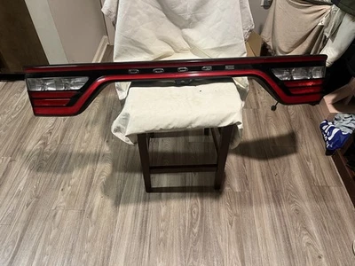 68292432AC Lámparas de luz trasera para puerta levadiza con orificio para cámara para Dodge Durango 2014-2022 Foto 1 de 4