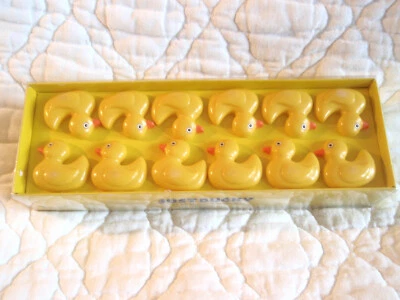 DEPT. DEPARTAMENTO 56 JUST DUCKY JUEGO DE 12 GANCHOS ANILLOS CORTINA DUCHA NUEVO EN CAJA PATO Foto 1 de 4