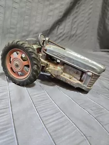 Vintage Hubley Diecast Farm Tractor 1950's or 1960's Parts Or Repair Project - Picture 1 of 11