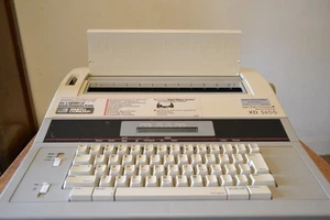 Smith Corona XD 5600 Spell-Right Dictionary Memory Typewriter  - Picture 1 of 6