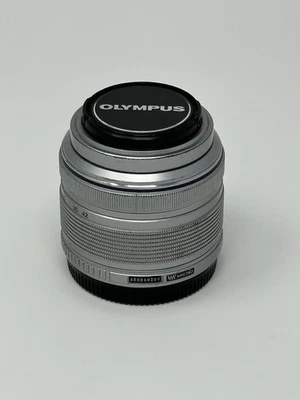 Olympus M.Zuiko Digital ED 14-42mm f/3.5-5.6 II R MSC Lens M43 with Lens Cap - Image 1 of 4