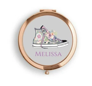 Personalisierte Rosegold kompakte Taschenspiegel Converse Blumen Stiefel/Geburtstagsgeschenk - Bild 1 von 3
