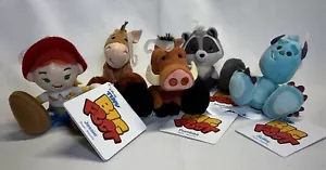 Neu mit Etikett Disney Tiny Big Feet Plüsch 5er Set Jessie Bullseye Meeko Pumbaa Sulley 4 Zoll - Bild 1 von 10