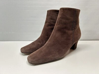 Botas de tornozelo Salvatore Ferragamo femininas tamanho 6 C marrom camurça bordada Gancini - Imagem 1 de 4