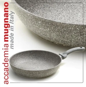 Padella Antiaderente Effetto Pietra Cuore di Pietra 30 cm Accademia Mugnano - Foto 1 di 1
