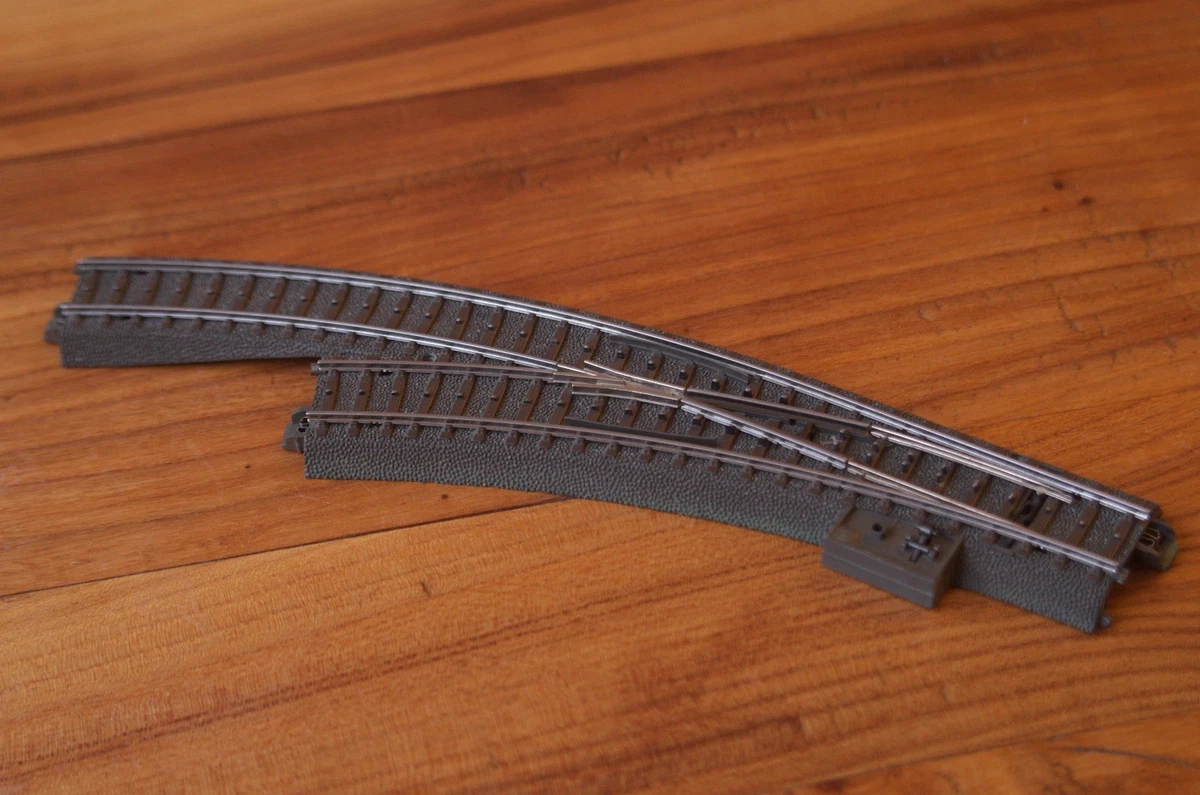 Märklin 24671 & 24672 C-Track Curved Points - Left & Right Turnouts, H0 Scale, AC Power, New
