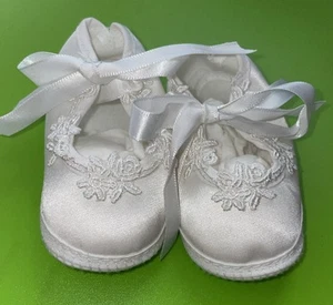 Vintage reinweiß Größe 0 Mary Jane Kleinkind Baby Mädchen Puppe Spitze Applikation weiche Schuhe - Bild 1 von 3