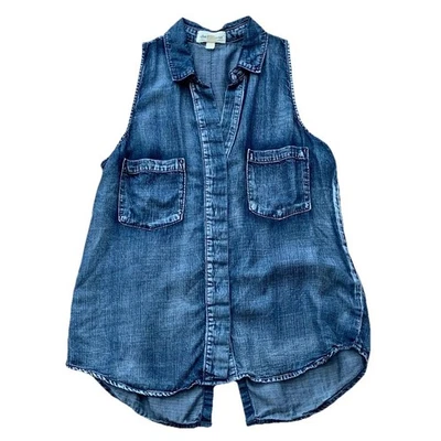Top sin mangas CLOTH & STONE para mujer pequeño de mezclilla con botones dobladillo trasero abertura cambray Foto 1 de 4