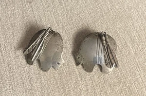 Vintage Herd amerikanischer Sterlingsilber Bär mit baumelnden Feder Ohrringe - Bild 1 von 9