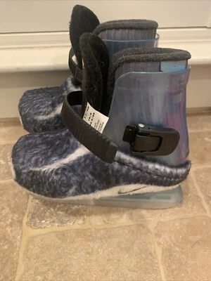 Patines de hielo para jóvenes Nike Furry Friends talla Y7/10 XS. Usado una vez  Foto 1 de 4