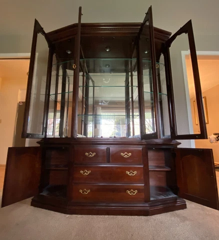 Thomasville Collectors Mohagany China Cabinet Cover