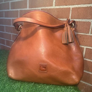 Bolso de Hombro Hobo Florentino Dooney & Bourke Correa Torcida Cuero con Borlas - Imagen 1 de 16