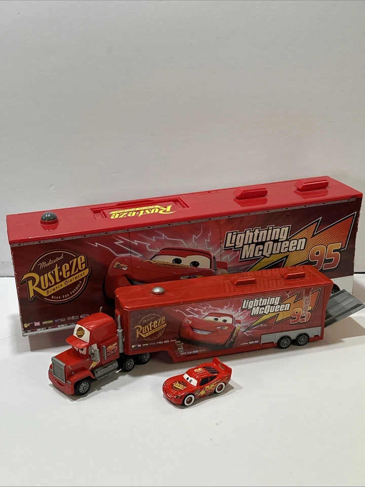 Disney Pixar Mack Superliner Hauler juego de lavado de autos Lightning McQueen + remolque Foto 1 de 4