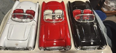 Signature Series SS7708 Diecast 1/24 Scale White 1957 Corvette👀CLEAN/READ!!🔥🚗 - Image 1 of 4