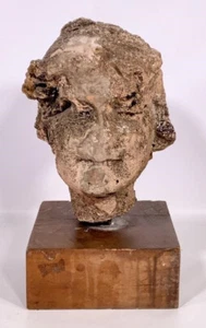 Rare 18th Century Baroque Sandstone Head of a Smiling Woman on Wood Base - Imagen 1 de 13