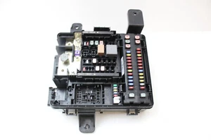 2015-2015 Hyundai Genesis Fusebox Fuse Box Relay Module - Picture 1 of 6