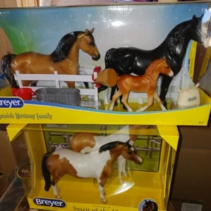 Breyer Horse Mustang Set Gangsters Ponies New  - Picture 1 of 1