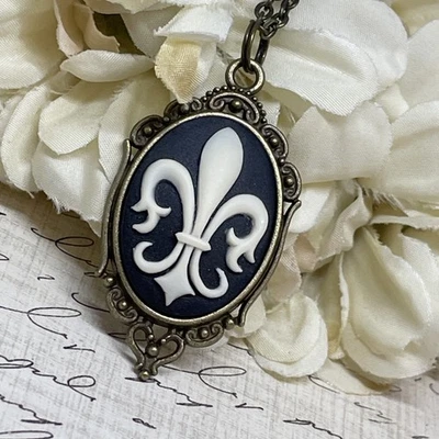 Bronze Fleur De Lis French Flower Cameo Pendant Necklace Charm Wedding Bridal - Image 1 of 4