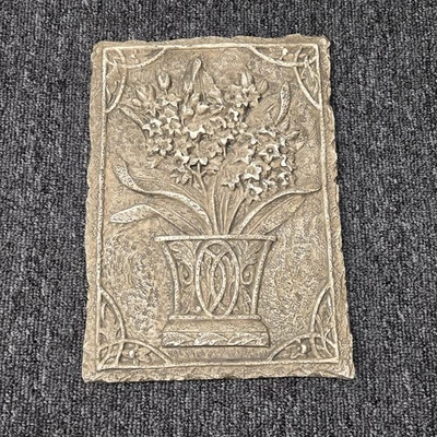 Azulejo florero en relieve Hermitage - decoración de pared de piedra ornamental Foto 1 de 4