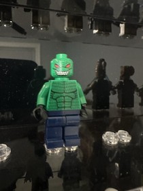 LEGO Killer Croc Minifigure 7780 Batman 2006 Bat008