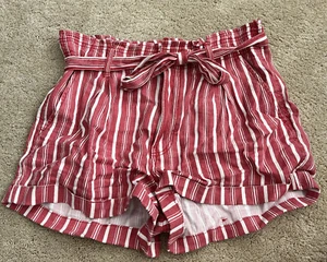 Pantaloncini American Eagle taglia 12 - Foto 1 di 3