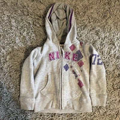 Sudadera con Capucha Nike Gris Cremallera Niño Con Estampado Morado Cuadros y Manga Numerada Foto 1 de 4