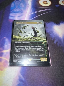 Singles de colección - Compy Swarm - Universes Beyond: Jurassic World Collection LP raro - Imagen 1 de 1