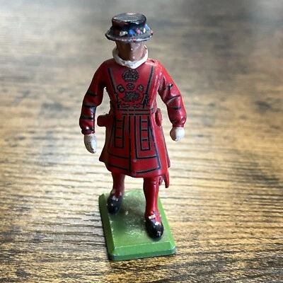 Estatuilla de la Guardia Británica Inglesa Inglaterra Gran Bretaña 1986 pintada de metal vintage como está Foto 1 de 4