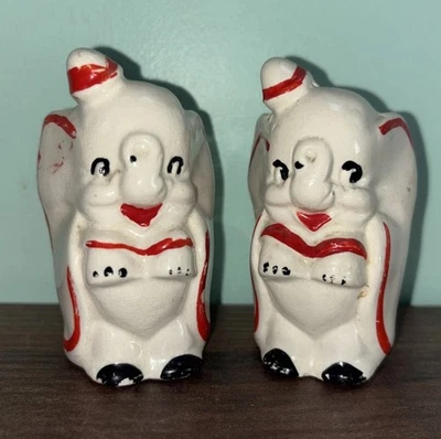 Pair of vintage 1950s  Disney Dumbo ceramic salt and pepper shakers With Hat - Image 1 of 4