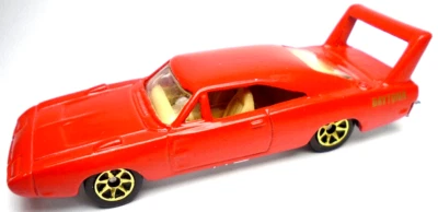 Dodge Charger Daytona 1996 Hot Wheels rojo 1:64 diecast coche de 3 1/4" con llantas doradas Foto 1 de 4
