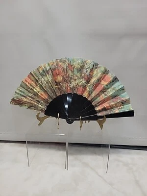 Ventilador de mão expansível vintage 1970 - anos 80 Edna Hibel estampa em tecido - Imagem 1 de 4