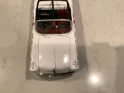 Richard Petty autografiado 1957 Olds convertible - Raplh Earnhardt fundido a presión y tarjeta Foto 1 de 4