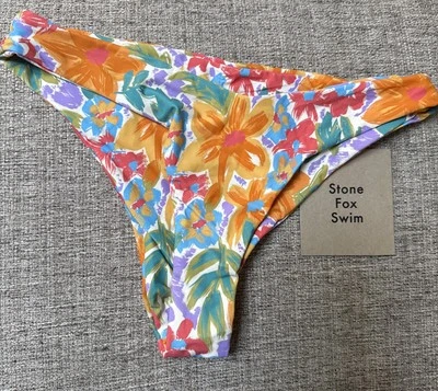 Bikini STONE FOX SWIM talla XS parte inferior Luka en pétalo brillante Foto 1 de 4