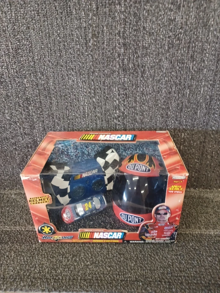 Jeff Gordon #24 DUPONT 2003 Road Champs Radio Control Car Helmet 1:64 NASCAR - Image 1 of 1