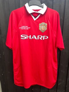Maglia Top Uomo SCORE DRAW MANCHESTER UTD 1999 CHAMPIONS LEAGUE FINAL SHIRT - Foto 1 di 5