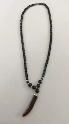 赤铁矿珠项链 18 英寸长带 1 1/2 英寸老虎眼爪或牙齿 — 第 1/4 张图片