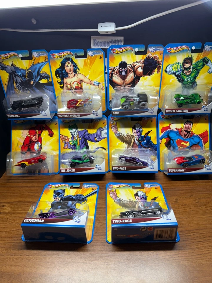 10 Hot Wheels DC Comics Universe 2012 Sealed Set w Extras 👀 Fac. Errors also👀 - Image 1 of 4