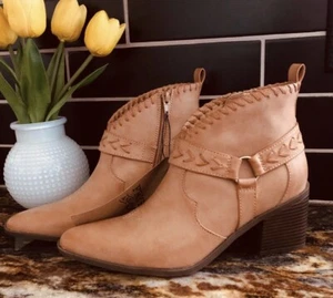 Frye & Company, Camel Pleather Booties Boots, 8.5M, NWT - Picture 1 of 12