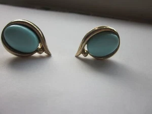 Vintage signierter Trifari Faux Türkis Clip auf Kuppel Statement Ohrring Gold - Bild 1 von 3