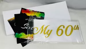 It's My 60th Birthday Sash, Adesivi Etichette Vino Finto, Poster Set Regalo 8 Pezzi - Foto 1 di 7