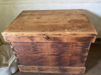 manta madera antigua cerradura cofre Foto 1 de 4